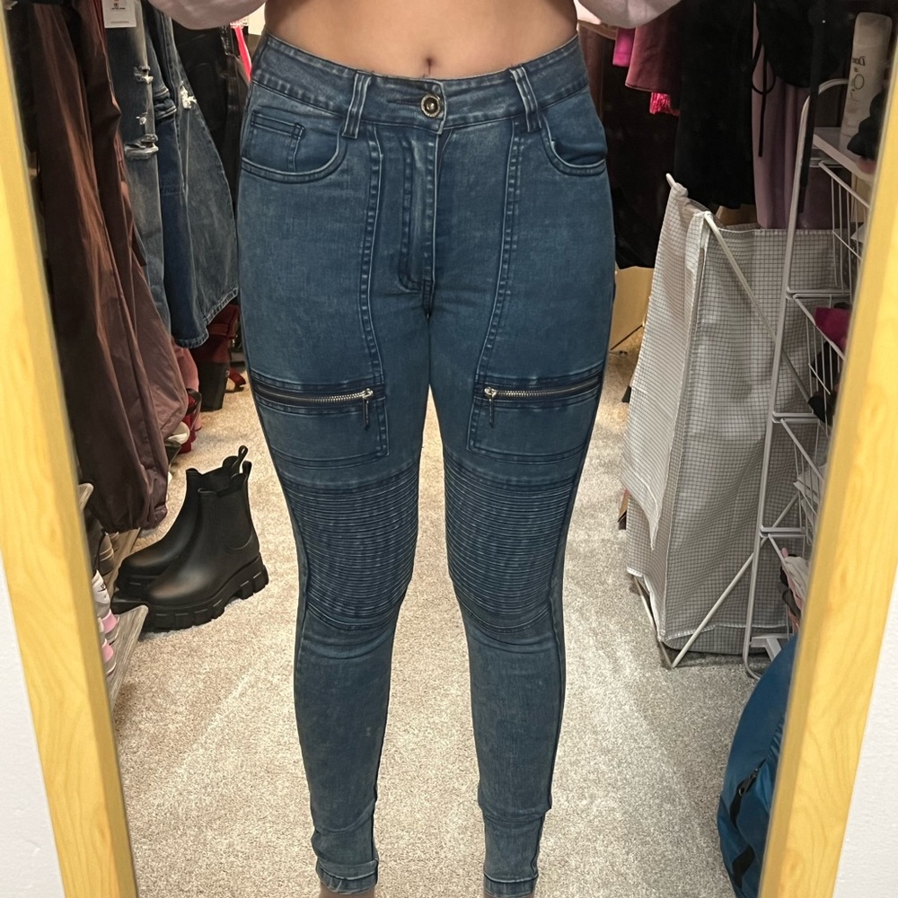 Skinny jeans. Dark wash. UK size 8, fits US size 2/4
